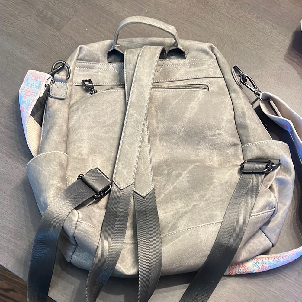 Stylish Gray Backpack With Patterned Strap - image 2
